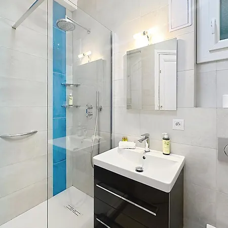 Charming Steps Away From La Croisette And Palais De Festival Appartamento *